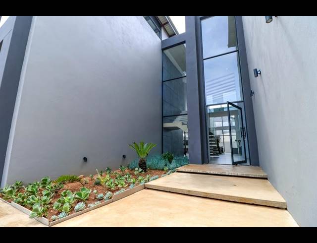 5 BEDROOM HOUSE FOR SALE IN COPPERLEAF ESTATE